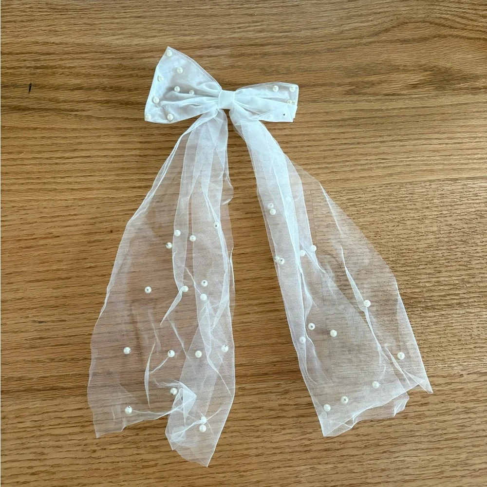 Amanda uprichard white pearl bow hair clip